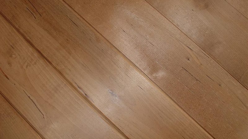 旧房地面不平铺锁扣地板方法