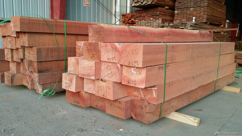 老人家居安全新选择：防滑锁扣地板解析